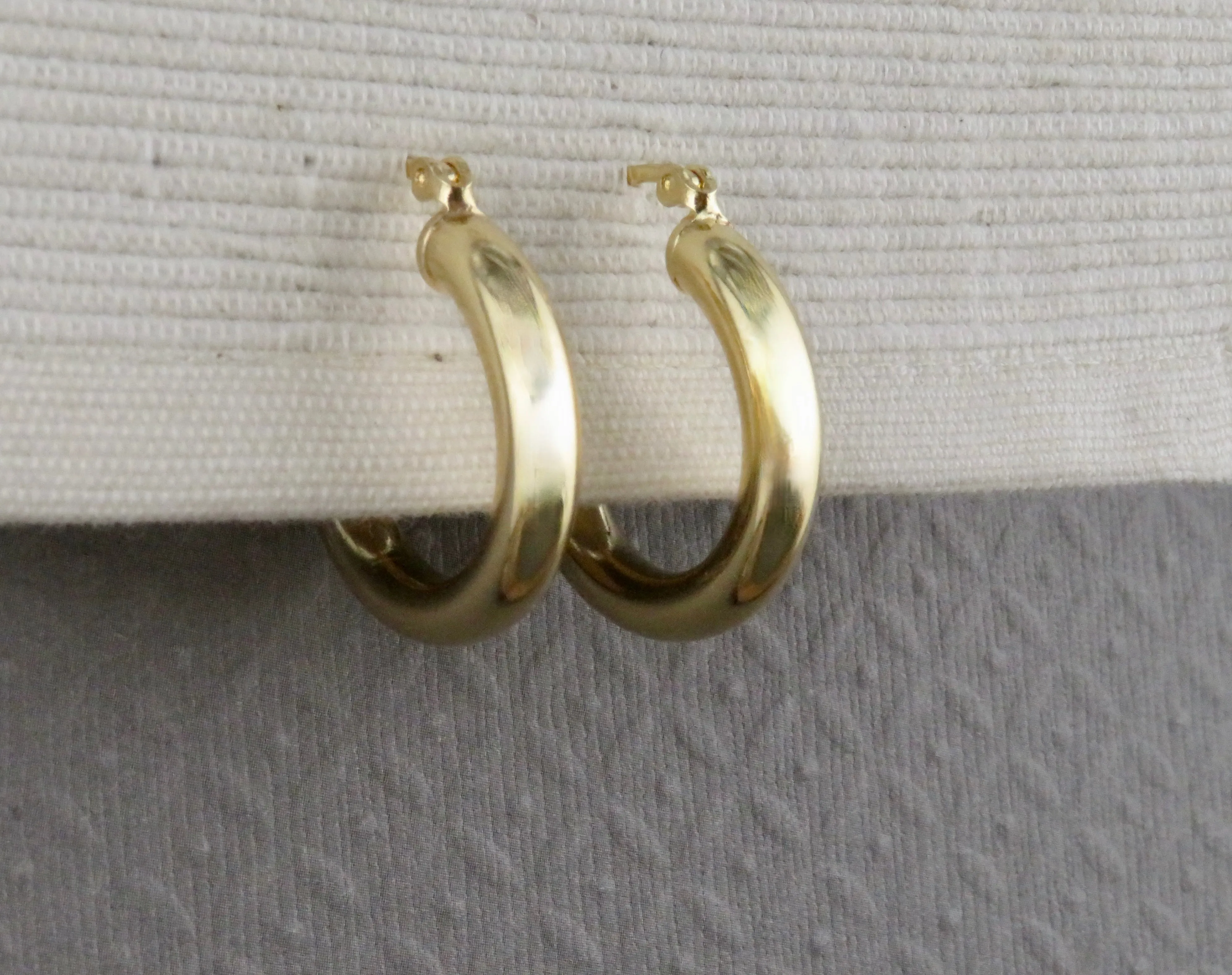 Gold Filled Latched Hoop Earrings - Medium