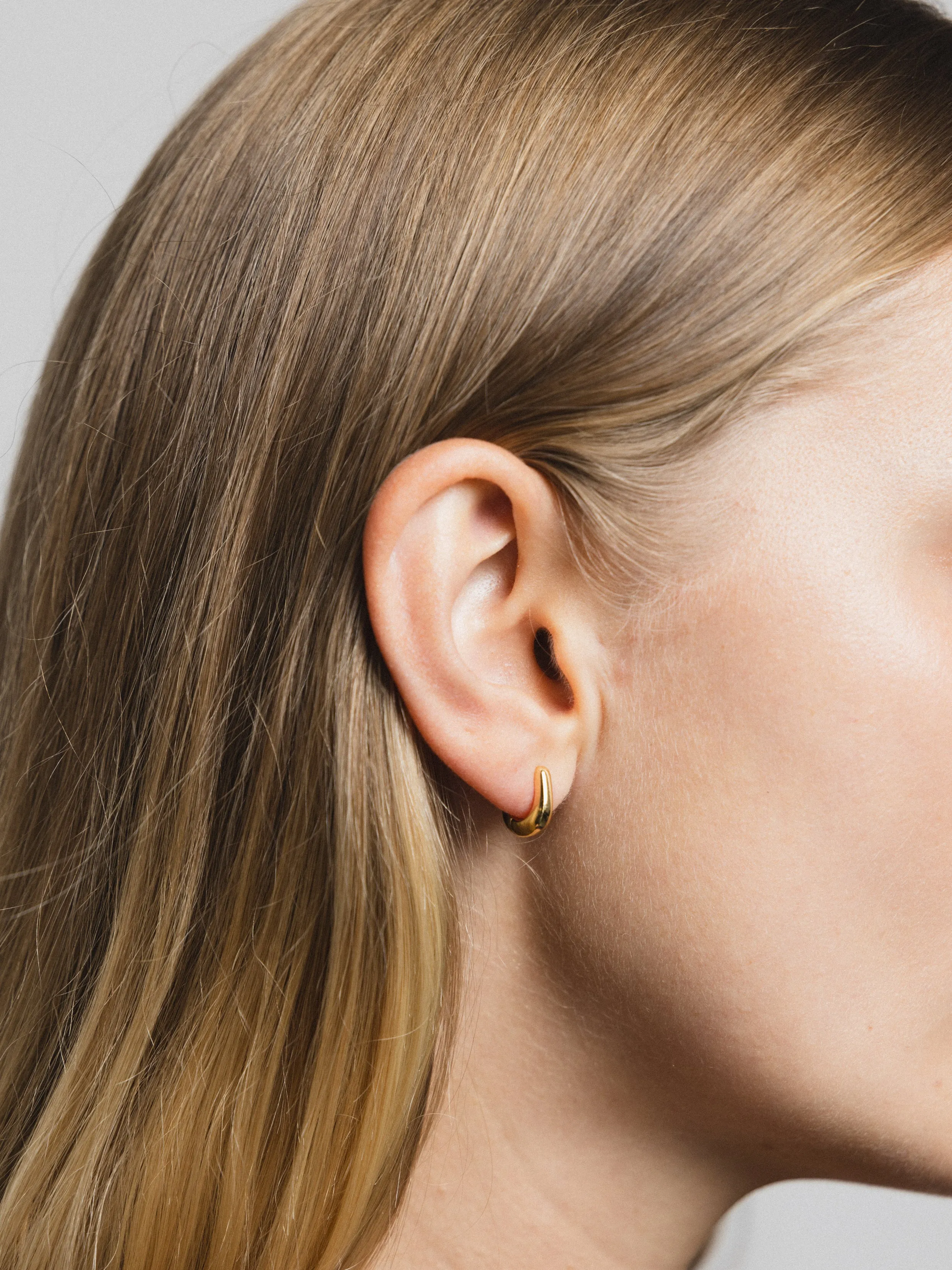 Molly Hoops in Gold