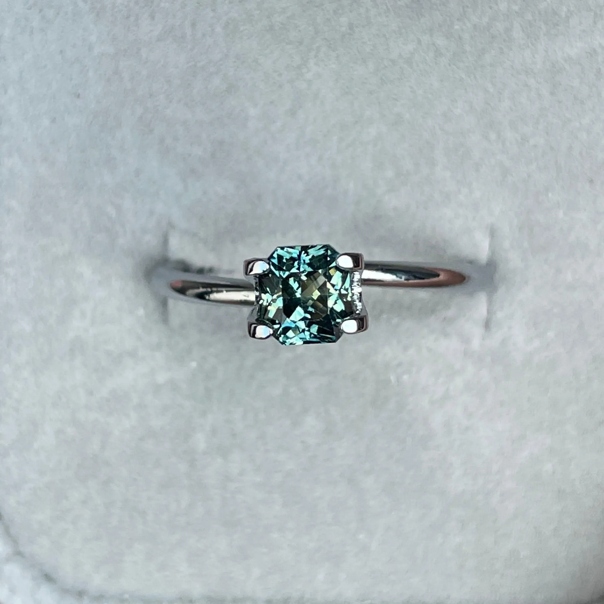 Natural Green 1.09 crt Sapphire heated - Genuine Colour Gem Sapphire -Engagement Ring Sapphire - Reclaimed Gem, Loose Gemstone for Jewellery